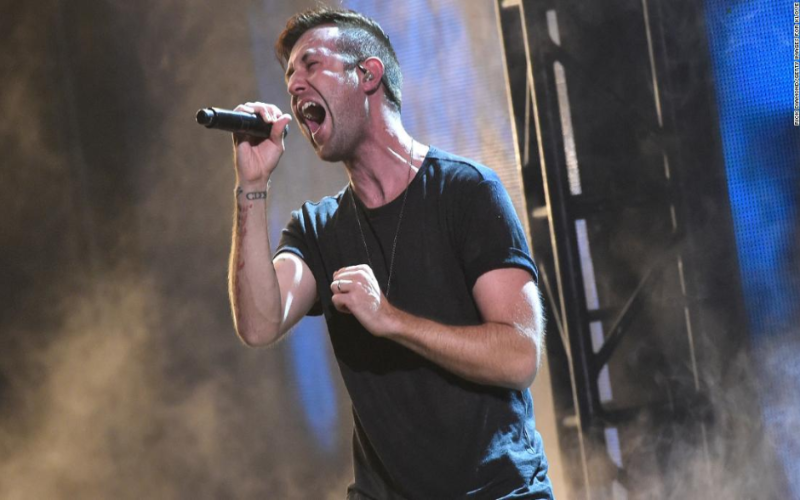 CANTANTE JONATHAN STEINGARD REVELO QUE YA NO CREE EN DIOS