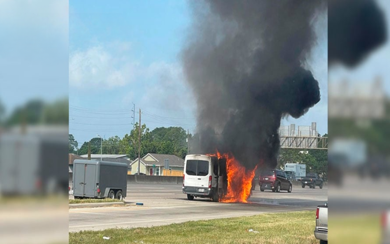 TEXAS CRISTIANOS SE SALVAN DE MORIR QUEMADOS EN UN VEHÍCULO