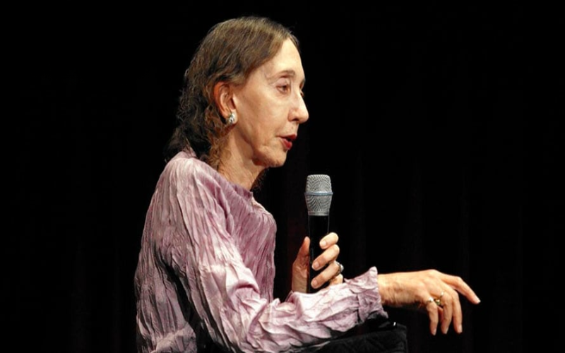 FAMOSA ESCRITORA HABLA DE LA BIBLIA QUE ES UN LIBRO DE FICCIÓN